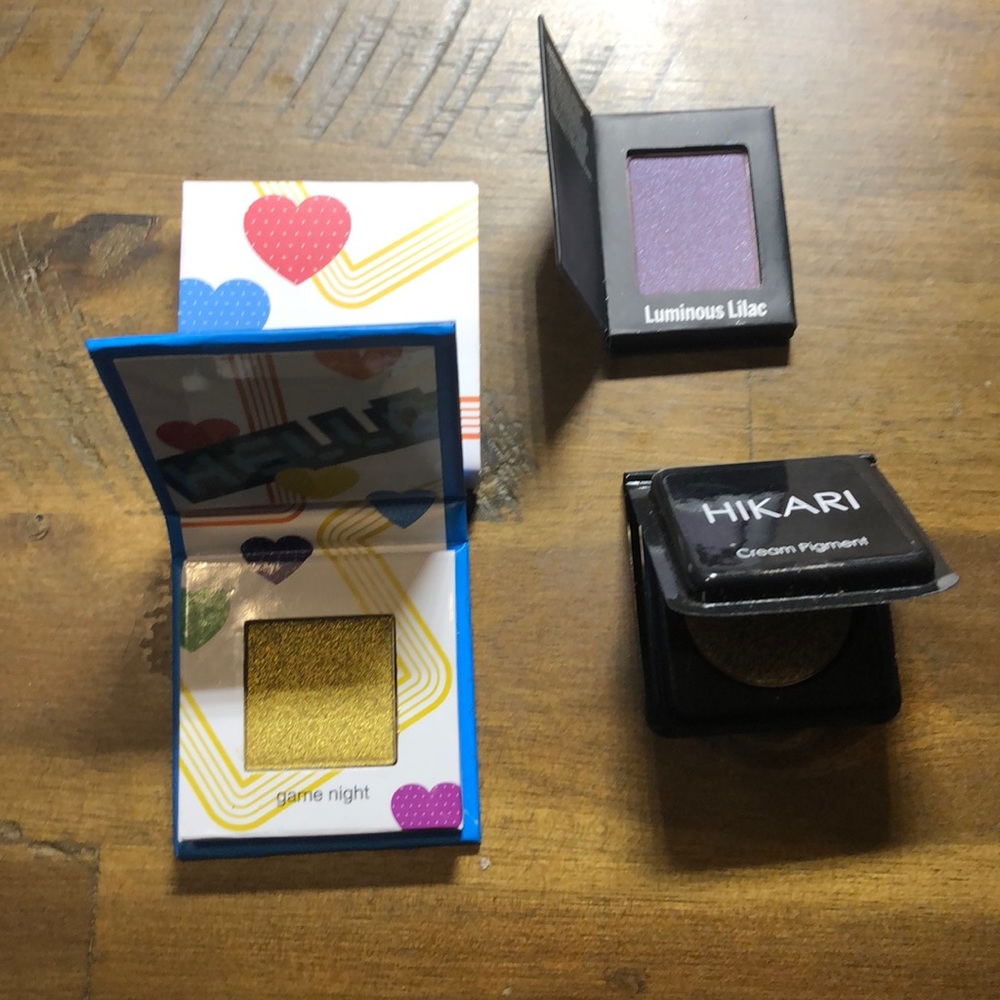 3/$20 : Eyeshadows - Picture 2 of 5